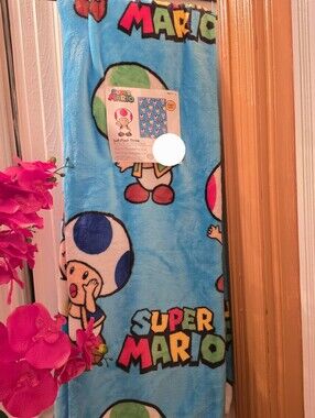 Nintendo Super Mario Toad Mushroom Plush Throw